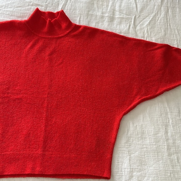 Red H&M sweater - Picture 5 of 6